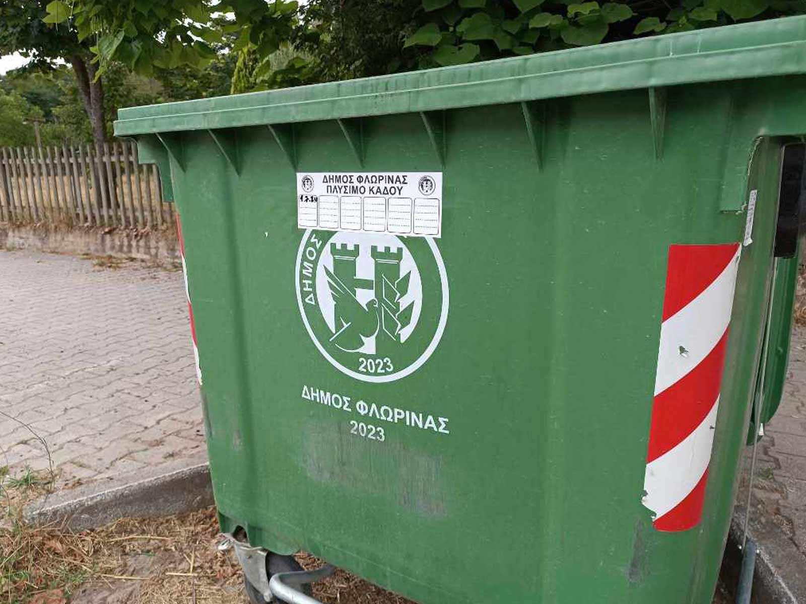 Συνεχίζονται οι εργασίες καθαρισμού και πλύσης κάδων απορριμμάτων από τον Δήμο Φλώρινας