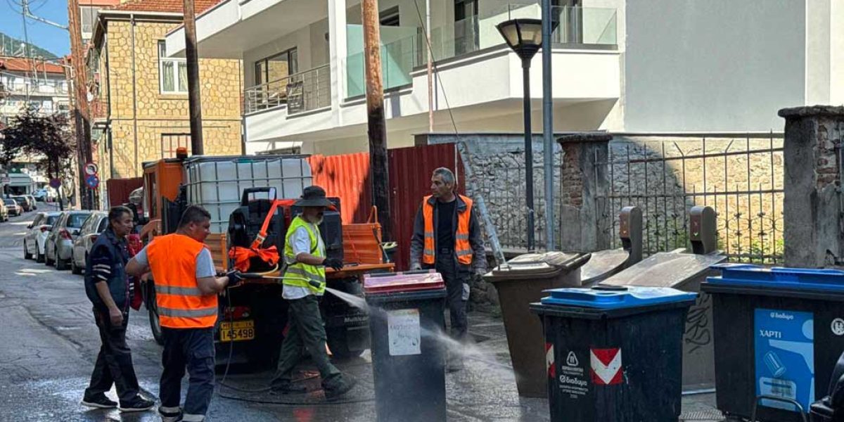 Εργασίες καθαρισμού και πλύσης κάδων απορριμμάτων από τον Δήμο Φλώρινας