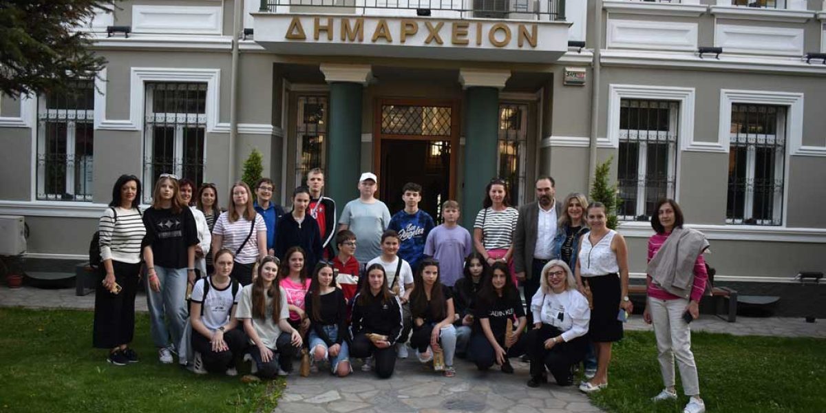 Μαθητές και εκπαιδευτικοί από το 1ο Γυμνάσιο Φλώρινας και από σχολείο της Πολωνίας επισκέφτηκαν τον Δήμαρχο Φλώρινας